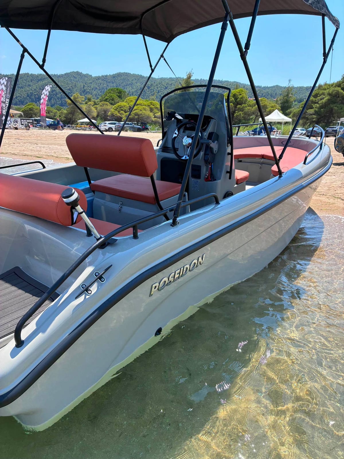 Poseidon Blue Water 185 πλαϊνή όψη με δερμάτινα καθίσματα